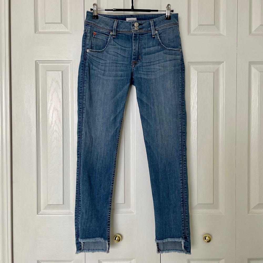 Hudson light-wash mid-rise jeans with cute hem in size 26